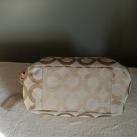 Like new! Beige And Gold Coach signature purse - Picture 6 of 10